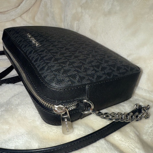 Michael Kors Gray and Black Crossbody Bag with chain strap, like new - Picture 7 of 10